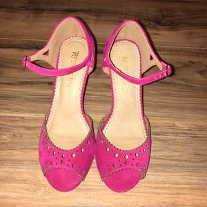 Restricted pink scalloped heels. A2